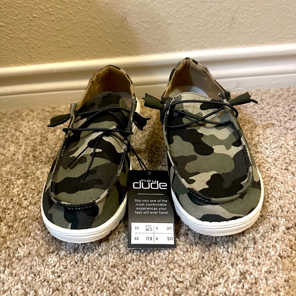 NWT womens camo HEYDUDES